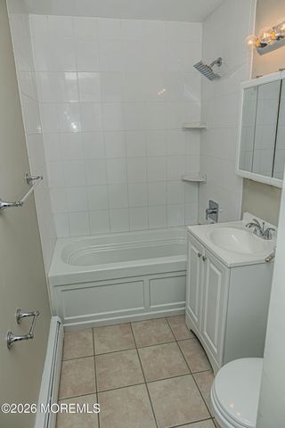 18 Windsor Terrace 18, Freehold, NJ 07728