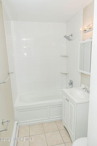 18 Windsor Terrace 18, Freehold, NJ 07728