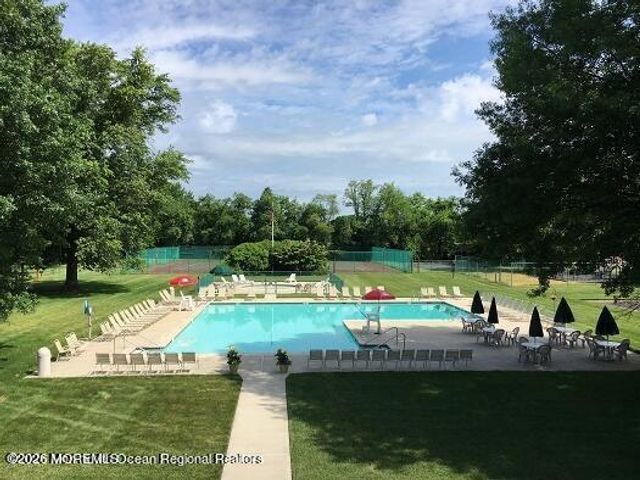 18 Windsor Terrace 18, Freehold, NJ 07728