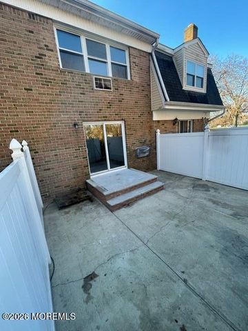 18 Windsor Terrace 18, Freehold, NJ 07728