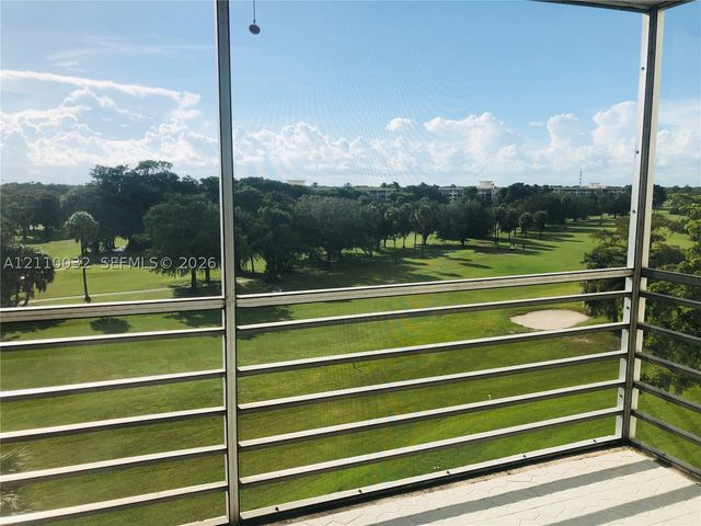 605 Oaks Dr 601, Pompano Beach, FL 33069