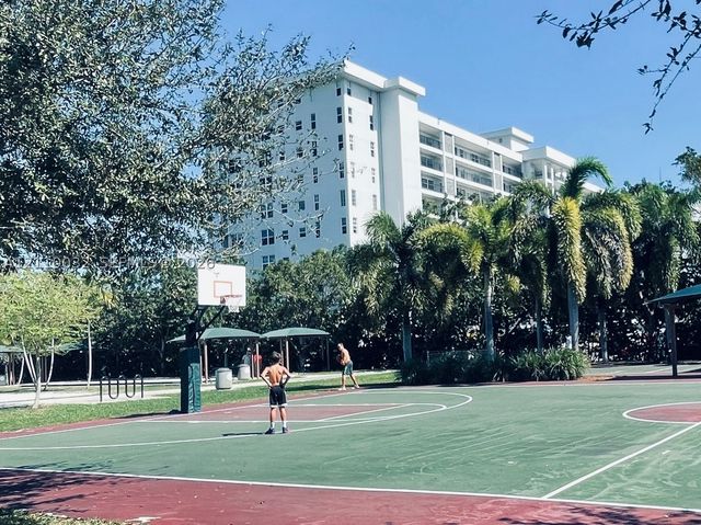 605 Oaks Dr 601, Pompano Beach, FL 33069