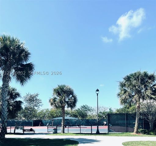 605 Oaks Dr 601, Pompano Beach, FL 33069