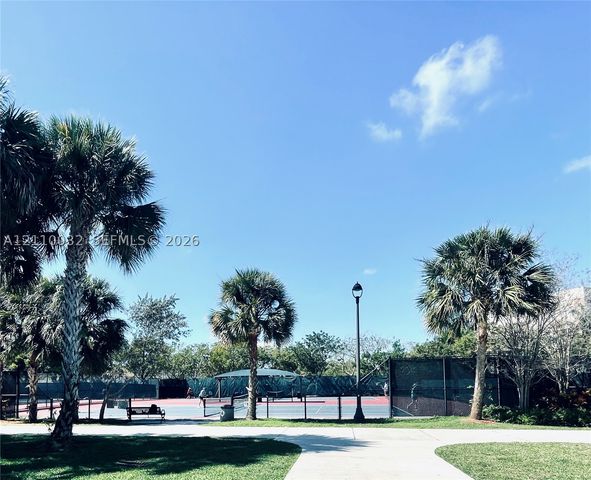 605 Oaks Dr 601, Pompano Beach, FL 33069