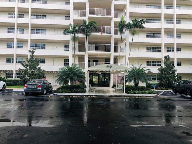 605 Oaks Dr 601, Pompano Beach, FL 33069