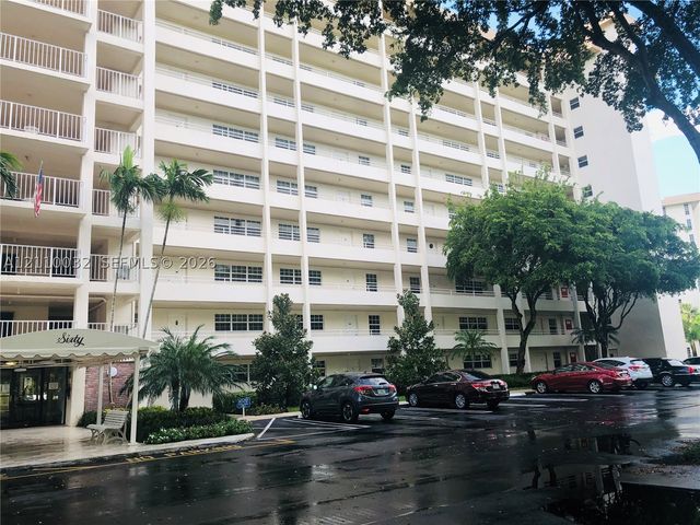 605 Oaks Dr 601, Pompano Beach, FL 33069