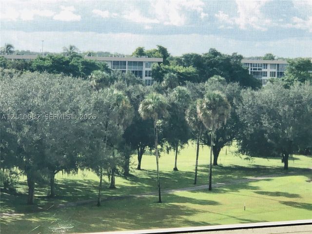 605 Oaks Dr 601, Pompano Beach, FL 33069