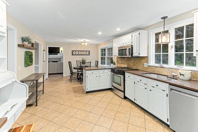 160 Grange Park, Bridgewater, MA 02324