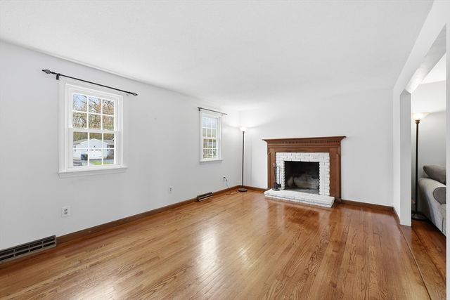 123 Peekskill Avenue, Springfield, MA 01129