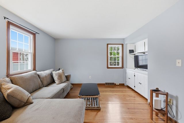 123 Peekskill Avenue, Springfield, MA 01129