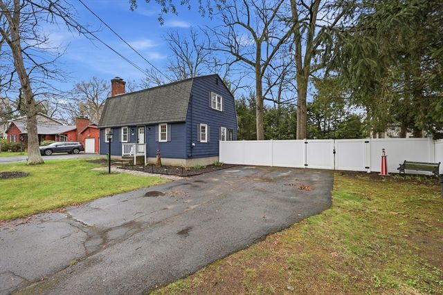 123 Peekskill Avenue, Springfield, MA 01129