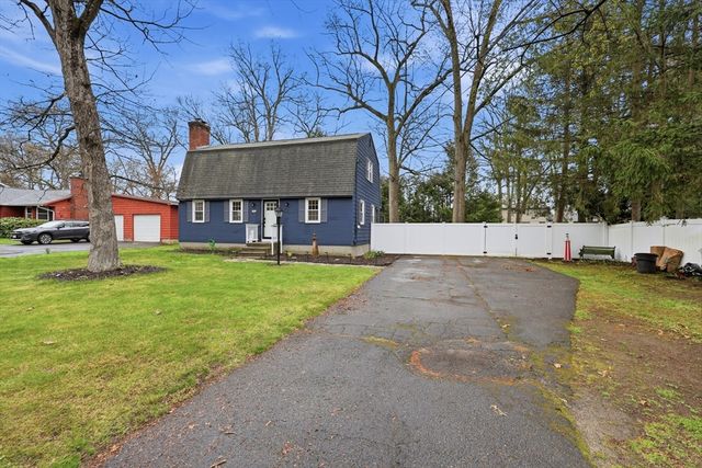 123 Peekskill Avenue, Springfield, MA 01129