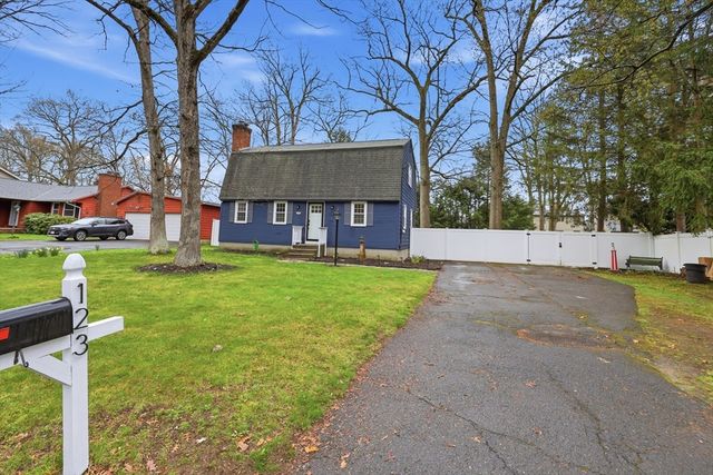 123 Peekskill Avenue, Springfield, MA 01129