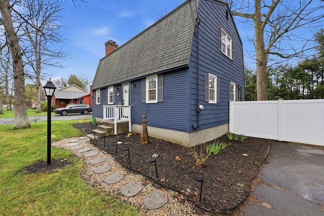 123 Peekskill Avenue, Springfield, MA 01129