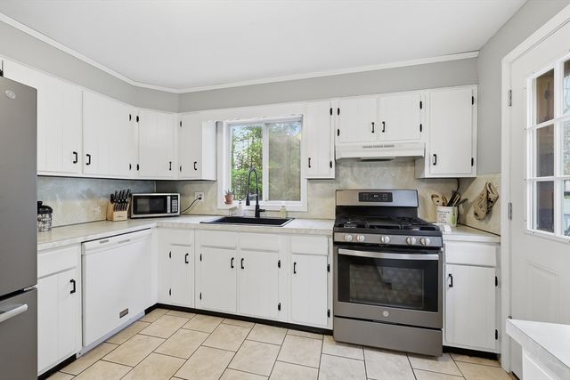 123 Peekskill Avenue, Springfield, MA 01129
