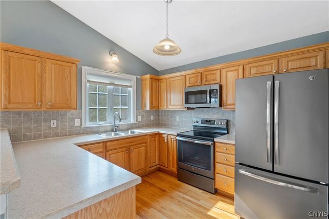3778 Pegasus Circle, Camillus, NY 13209