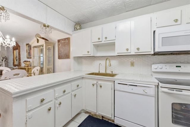 7950 NW 5th Court 101, Margate, FL 33063