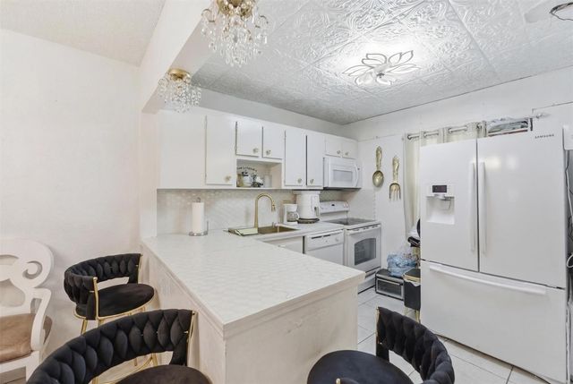 7950 NW 5th Court 101, Margate, FL 33063