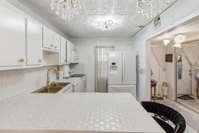 7950 NW 5th Court 101, Margate, FL 33063