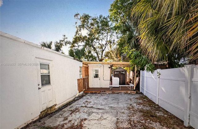 1705 Davie Boulevard, Fort Lauderdale, FL 33312