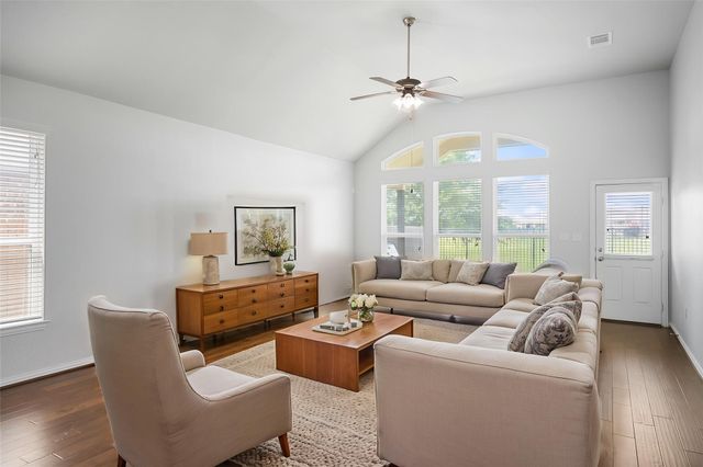 717 Old Settlers DR, San Marcos, TX 78666