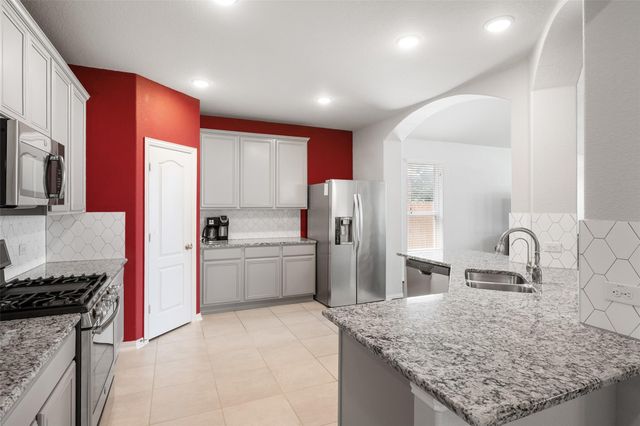 717 Old Settlers DR, San Marcos, TX 78666