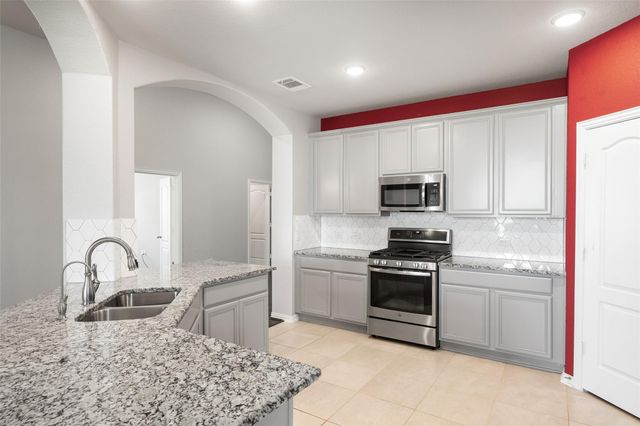 717 Old Settlers DR, San Marcos, TX 78666