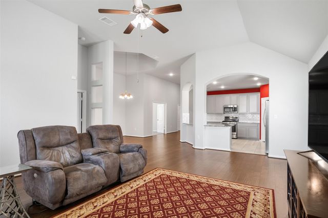 717 Old Settlers DR, San Marcos, TX 78666
