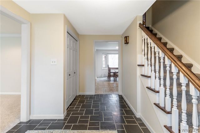 25 Coventry Lane, Orchard Park, NY 14127