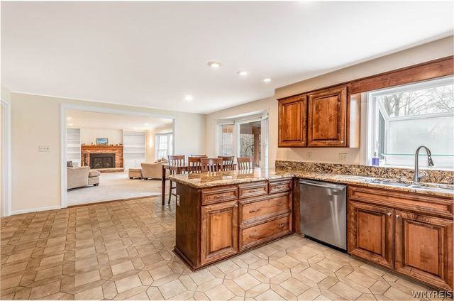 25 Coventry Lane, Orchard Park, NY 14127