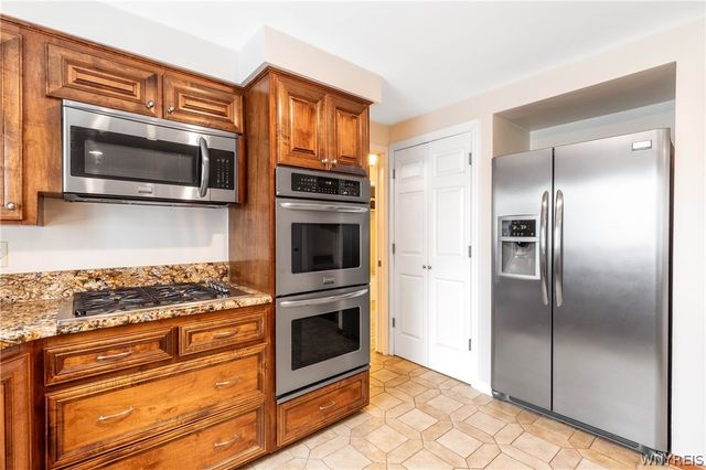 25 Coventry Lane, Orchard Park, NY 14127