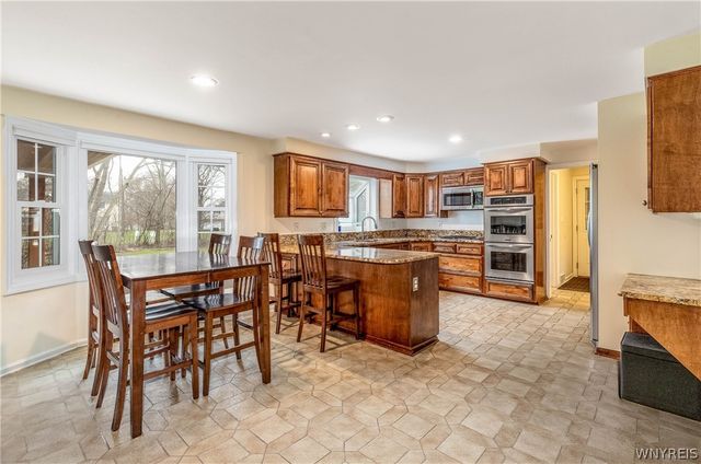 25 Coventry Lane, Orchard Park, NY 14127