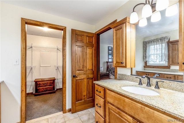 25 Coventry Lane, Orchard Park, NY 14127