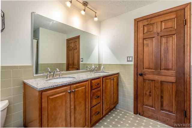 25 Coventry Lane, Orchard Park, NY 14127