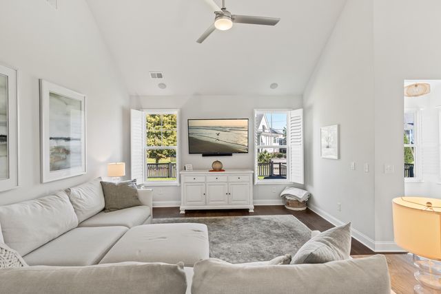 228 Swallowtail Court, Mount Pleasant, SC 29464