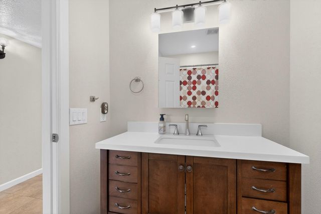 12518 Iroquois Place NE, Albuquerque, NM 87112