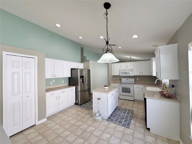 18107 SAXONY LANE, Orlando, FL 32820