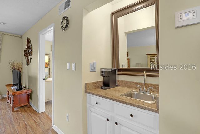 45 Folly Field Rd Apt 13E, Hilton Head Island, SC 29928