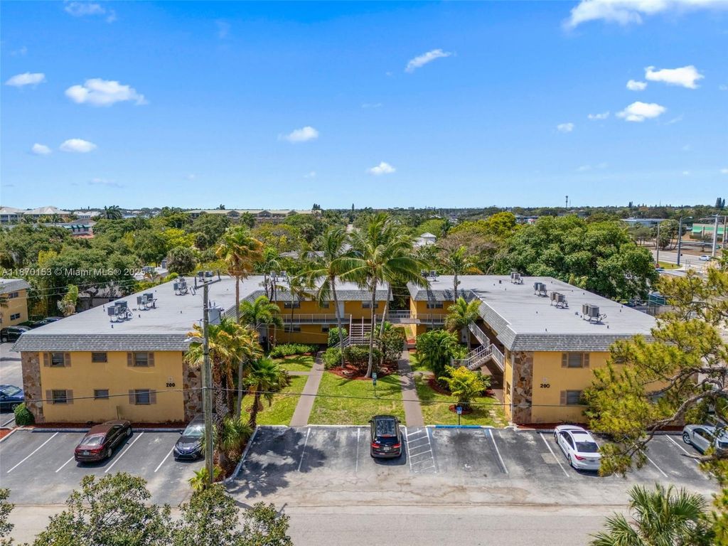 200 Croton Ave 111, Lantana, FL 33462