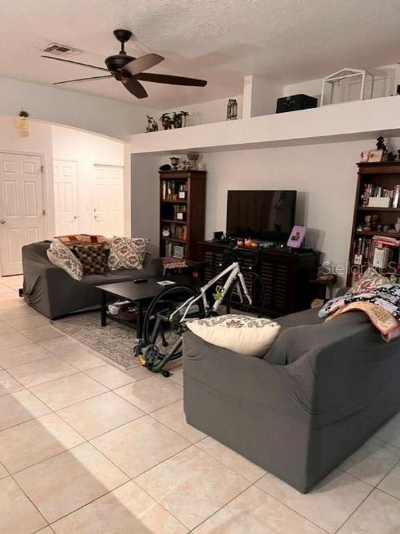 Image 3 of property listing at 10049 SAVANNAH BLUFF LANE, Orlando, FL 32829