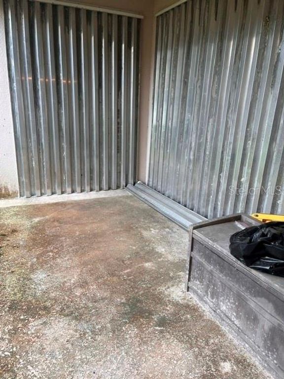 Image 24 of property listing at 10049 SAVANNAH BLUFF LANE, Orlando, FL 32829