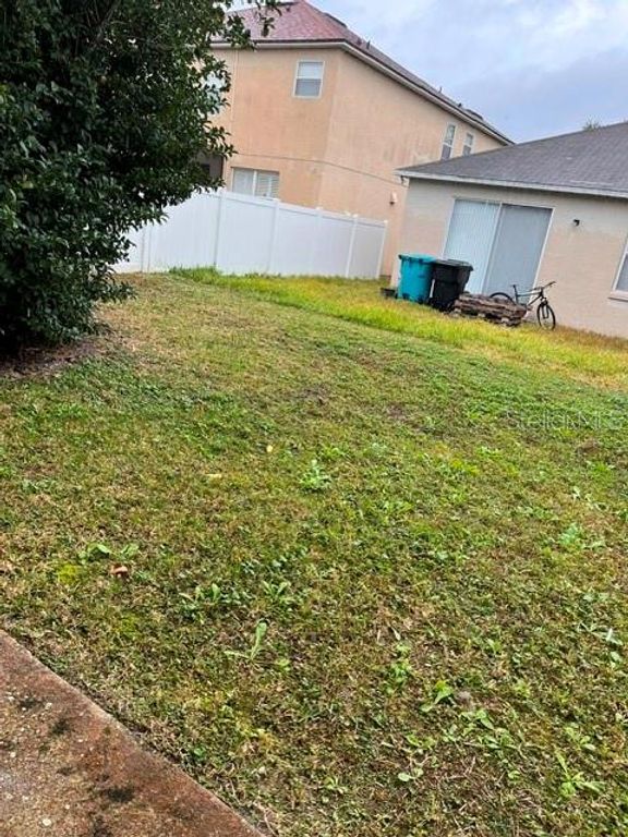 Image 25 of property listing at 10049 SAVANNAH BLUFF LANE, Orlando, FL 32829