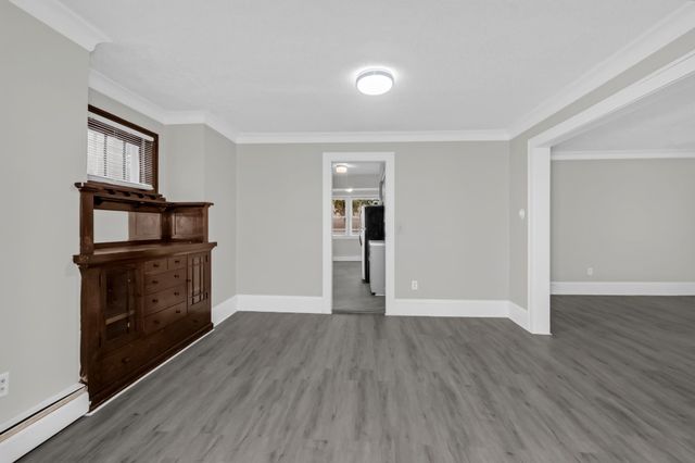 1124 Jessamine Avenue E, Saint Paul, MN 55106