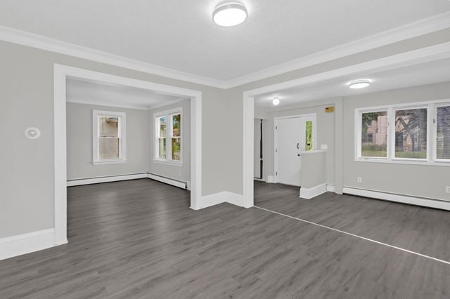 1124 Jessamine Avenue E, Saint Paul, MN 55106