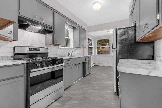 1124 Jessamine Avenue E, Saint Paul, MN 55106
