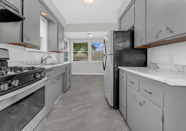 1124 Jessamine Avenue E, Saint Paul, MN 55106