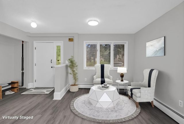 1124 Jessamine Avenue E, Saint Paul, MN 55106