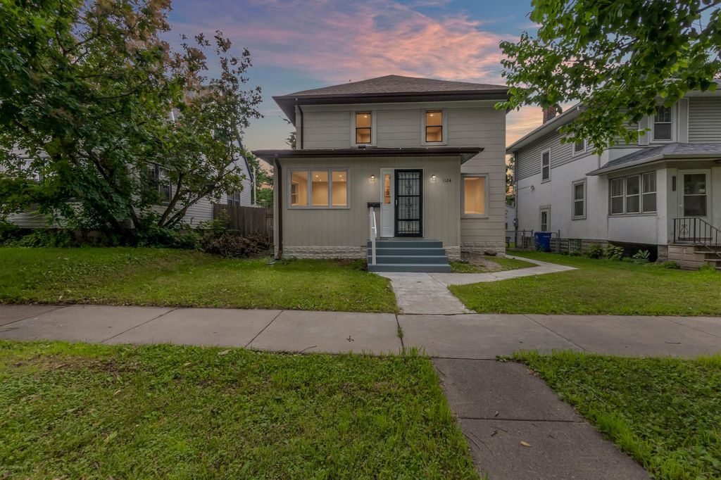 1124 Jessamine Avenue E, Saint Paul, MN 55106