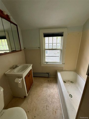 821 Griswold Street, Port Huron, MI 48060