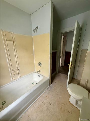 821 Griswold Street, Port Huron, MI 48060